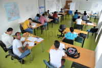Flüchtlinge lernen, um sich in Deutschland besser integrieren zu können.